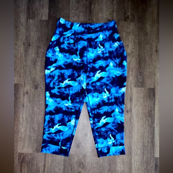 Old Navy Pants - Cropped High-waisted  Power Soft Jogger